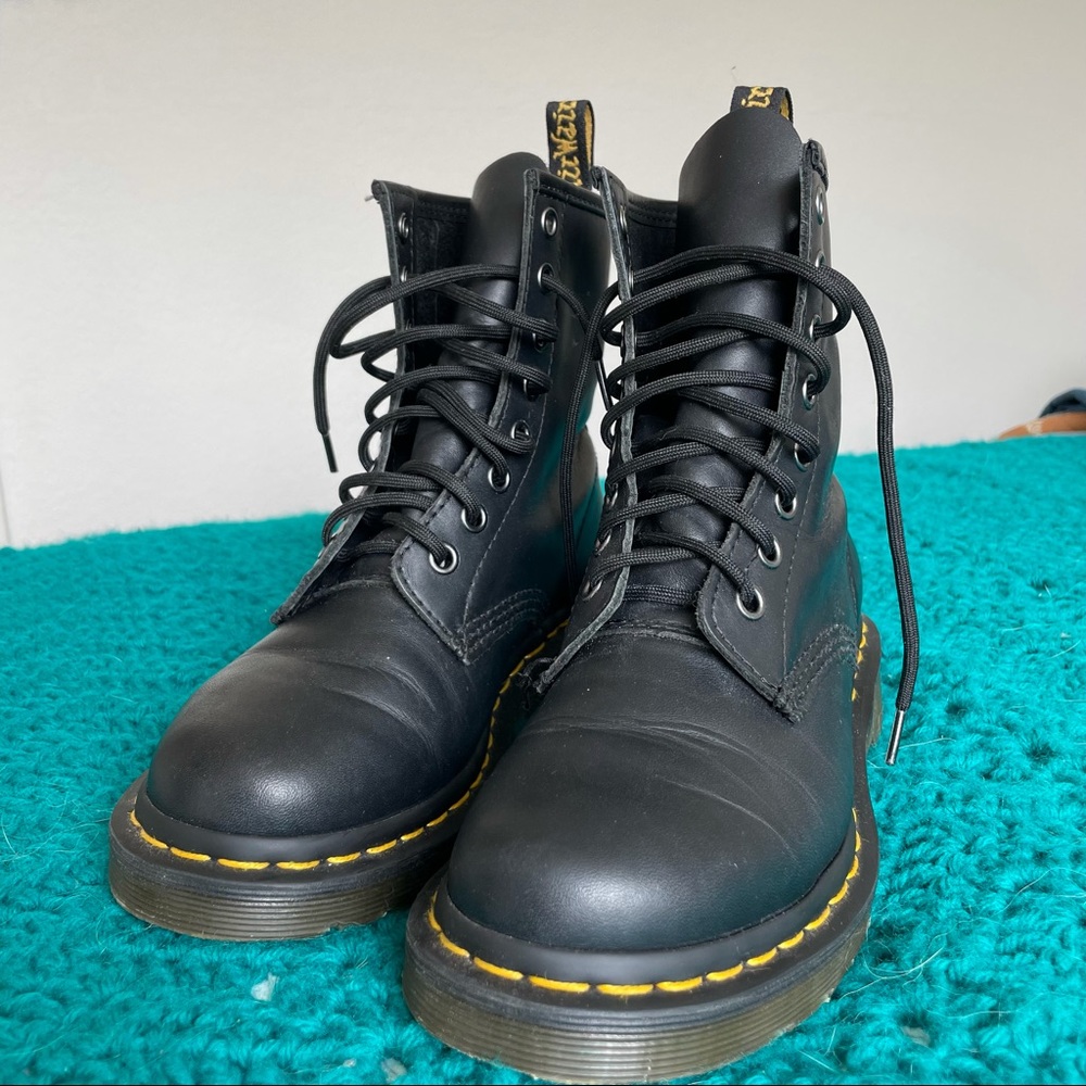 Dr. Martens 1460 Smooth Leather Lace Up